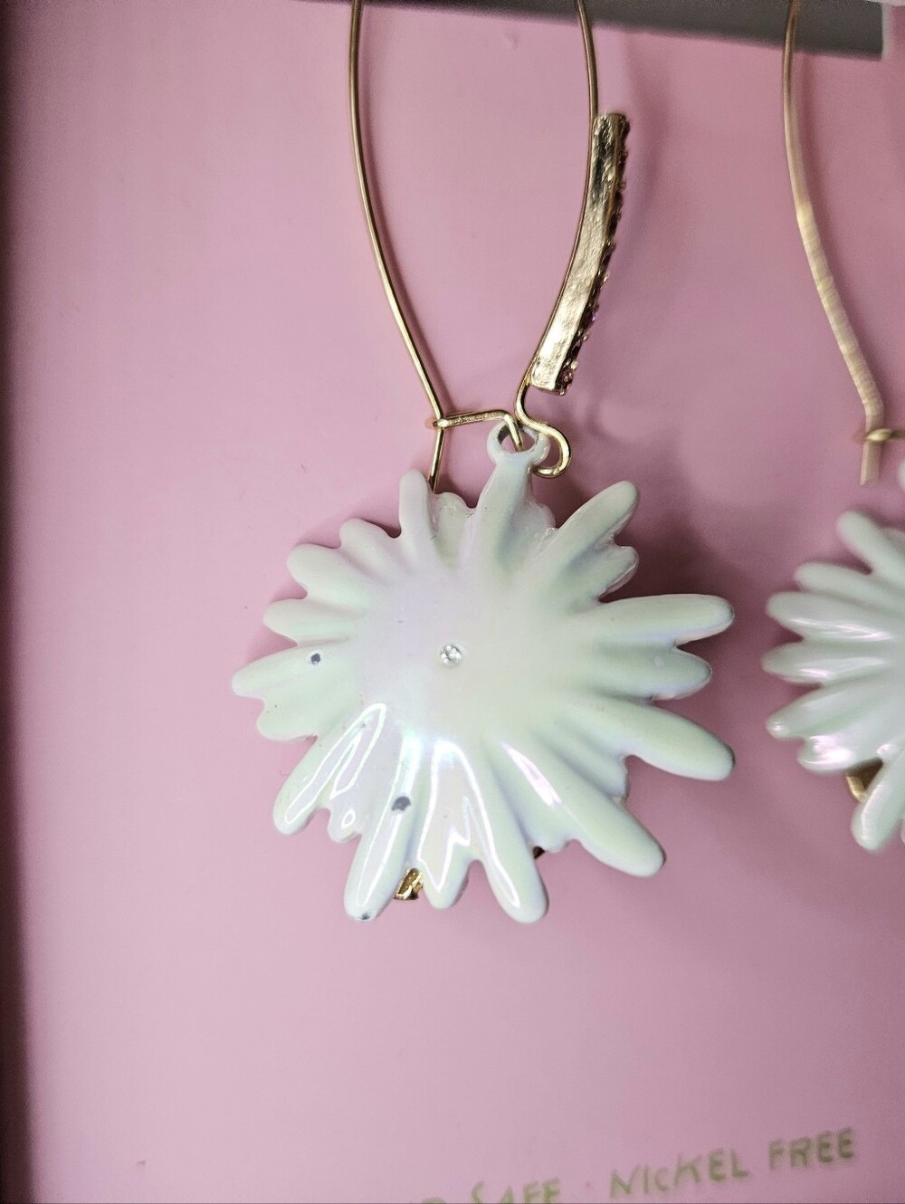 Betsey Johnson Flower Bee Earrings - Picture 11 of 12